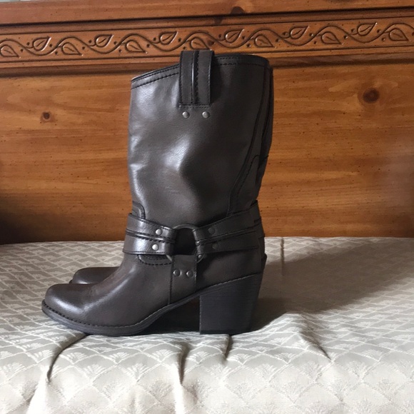 Boots - Picture 2 of 3